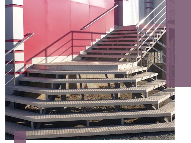 Лестницы для магазина в Угличе — изготовление и монтаж