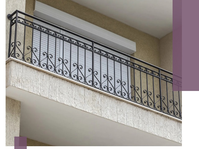 Балконные ограждения из металла и стекла в Угличе для домов